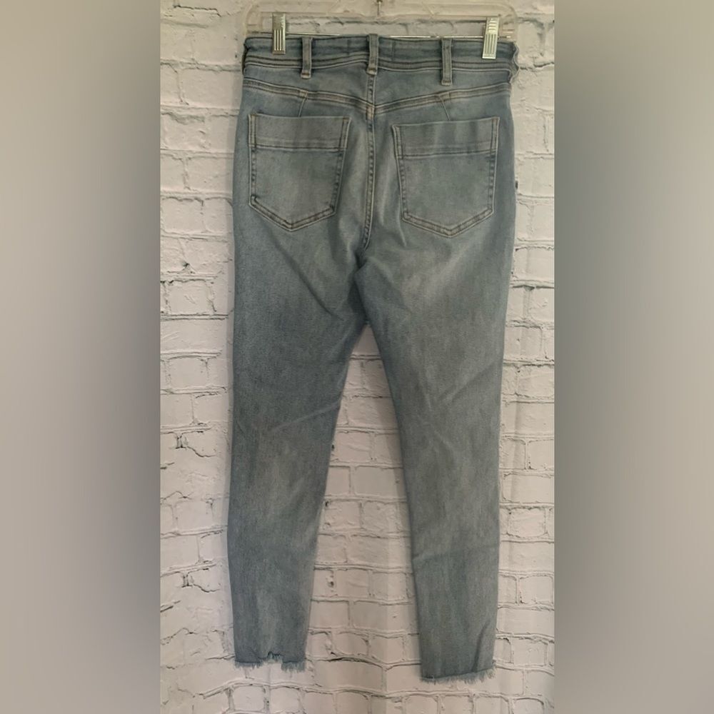 Free People skinny jeans. Size 29 - Picture 2 of 4